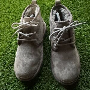 UGG Men's Chukka Boots - Light Gray Suede